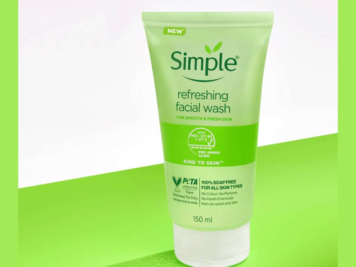 Sữa rửa mặt Simple Kind to Skin Refreshing Facial Wash
