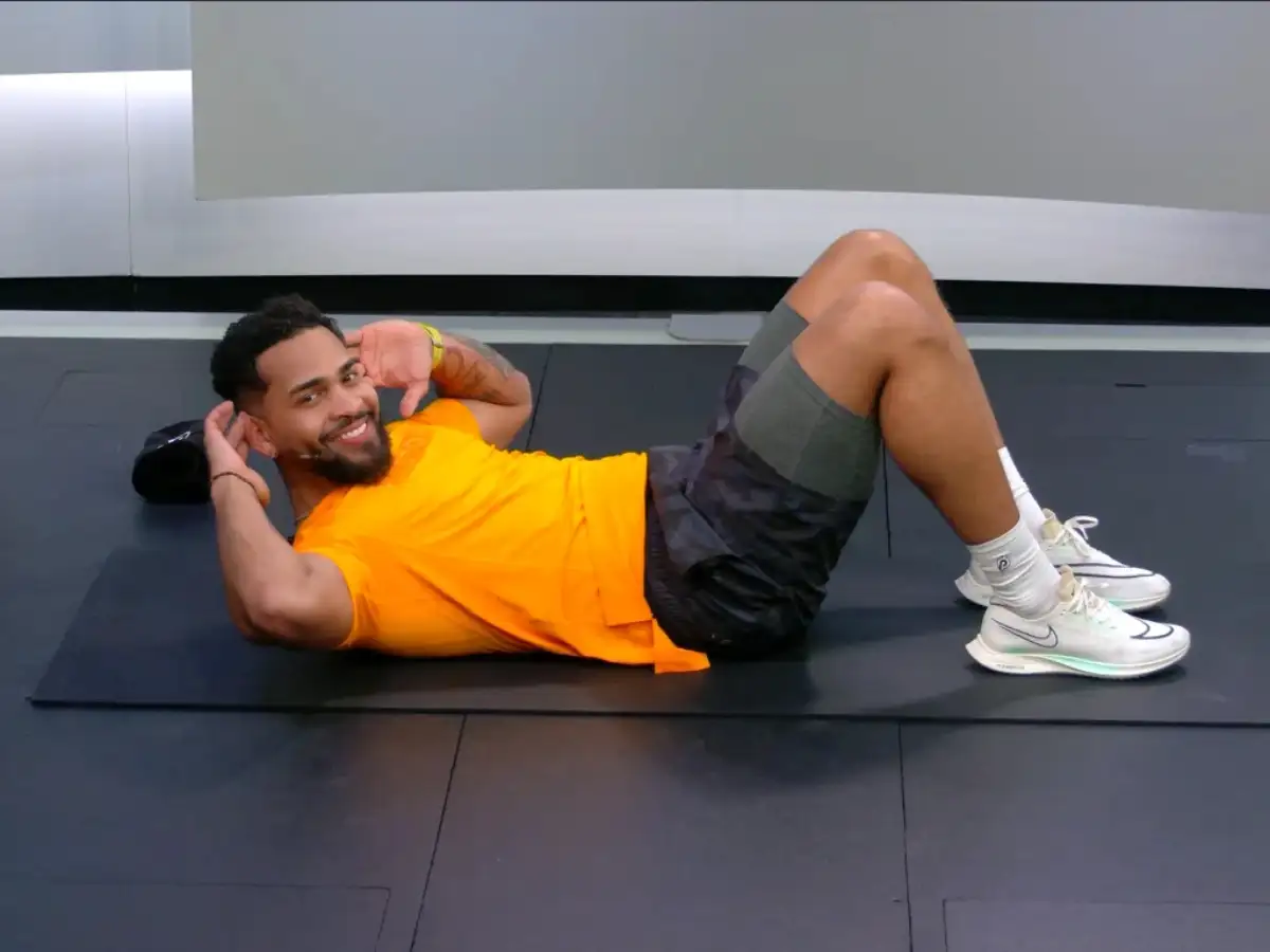 Heel Touch là một bài tập đơn giản tác động vào hai bên eo
