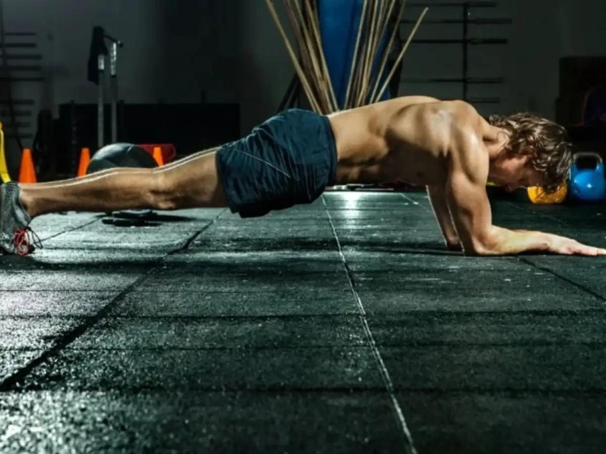Bài tập Plank cơ bản giúp bạn thách thức cơ thể ở nhiều góc độ khác nhau