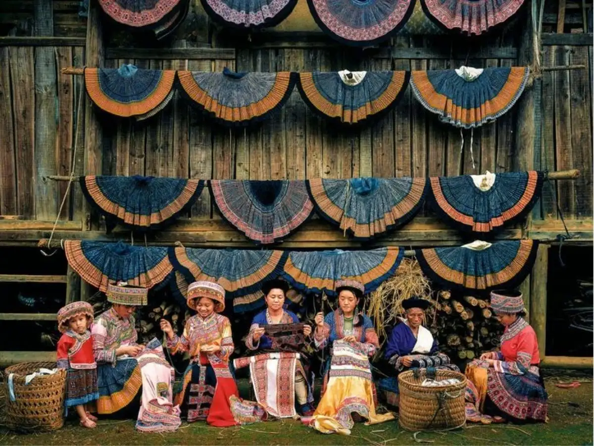 Thổ cẩm trong trang phục hàng ngày