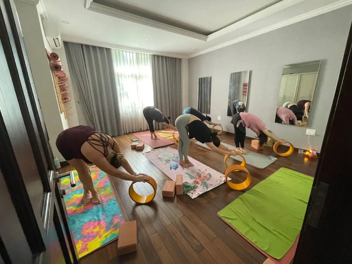 Không gian tập ấm cúng, gần gũi, có lớp yoga dành cho mẹ bầu