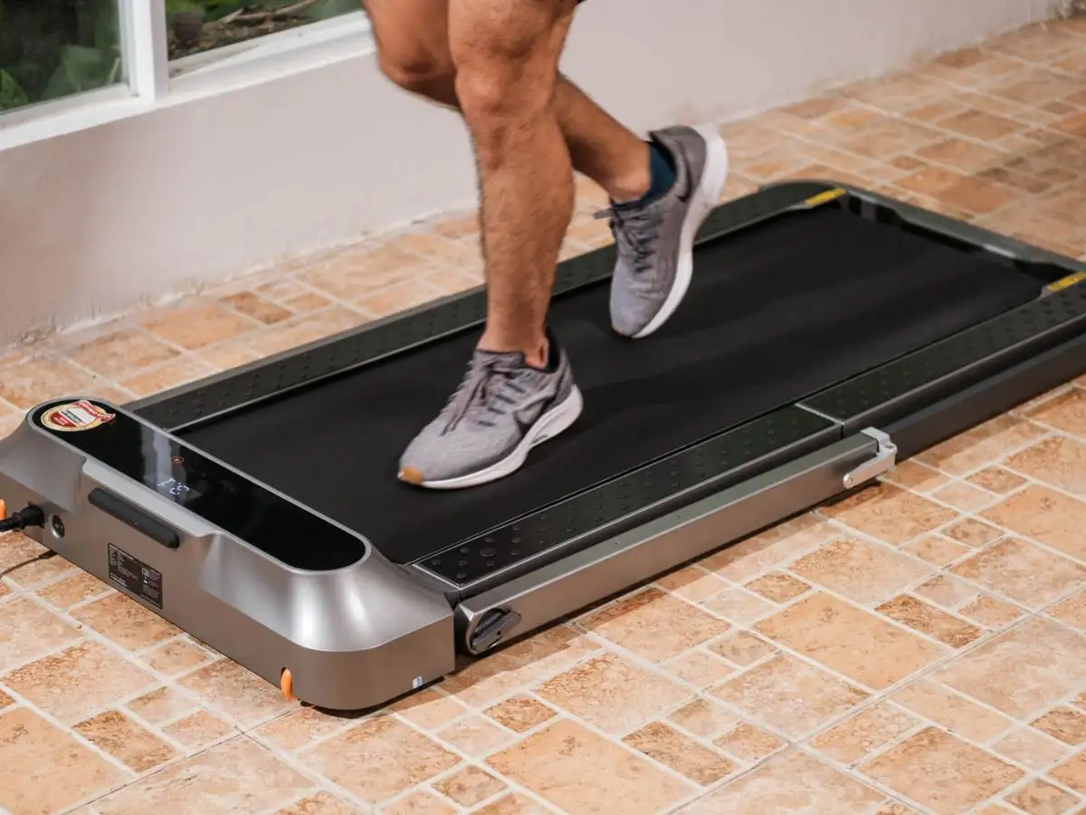 Bề mặt băng chuyền trên máy chạy bộ