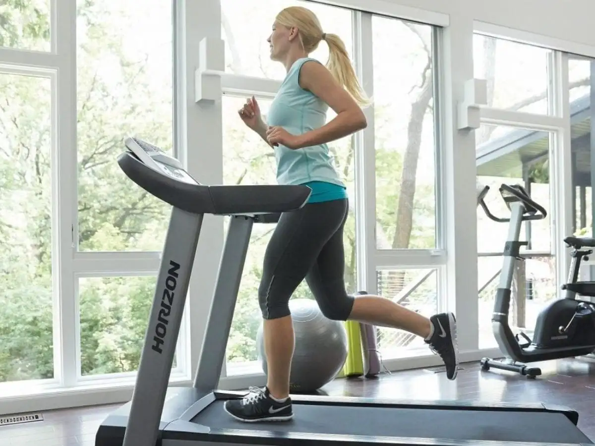 Hãy chọn giày có đế ngoài làm từ cao su chất lượng cao, êm và đàn hồi tốt