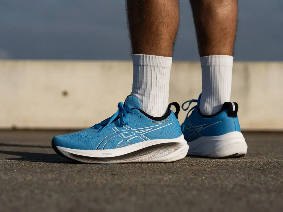 Giày chạy bộ trên máy Asics GEL-Nimbus 26 