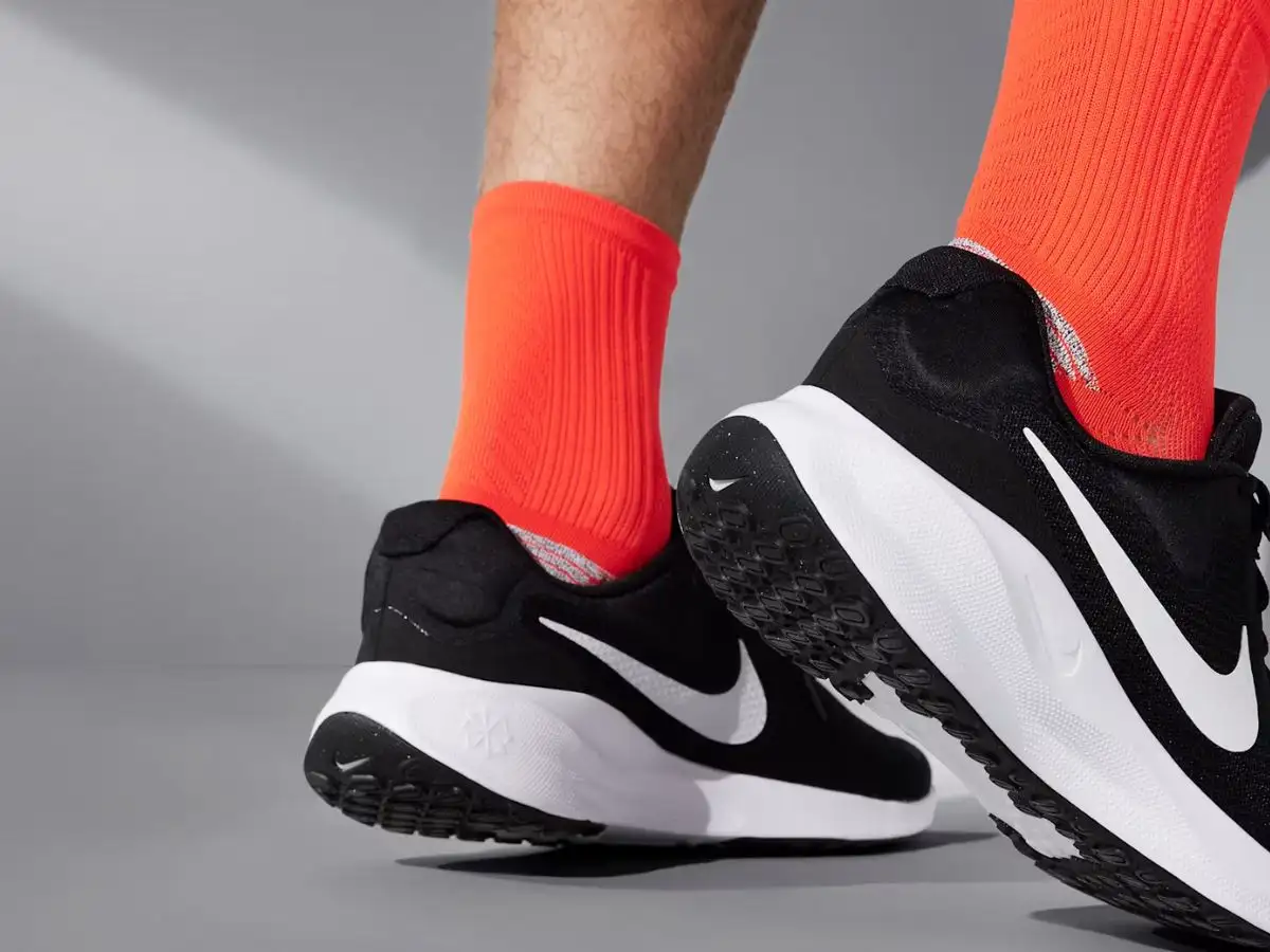 Giày chạy bộ trên máy Nike Revolution 7