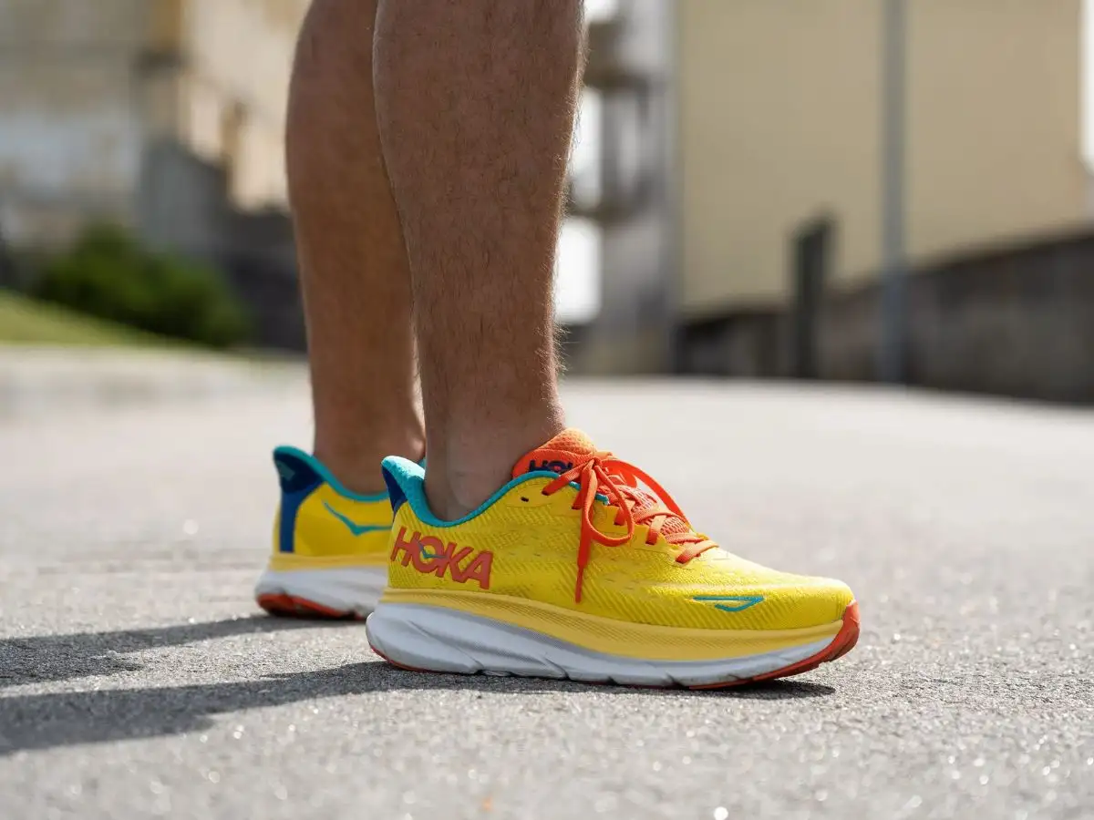 Giày chạy bộ trên máy Hoka Clifton 9