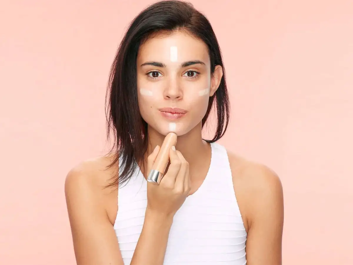Lớp kem lót ổn định sẽ hỗ trợ giữ lớp makeup lâu trôi, kể cả trong điều kiện ra mồ hôi nhiều 
