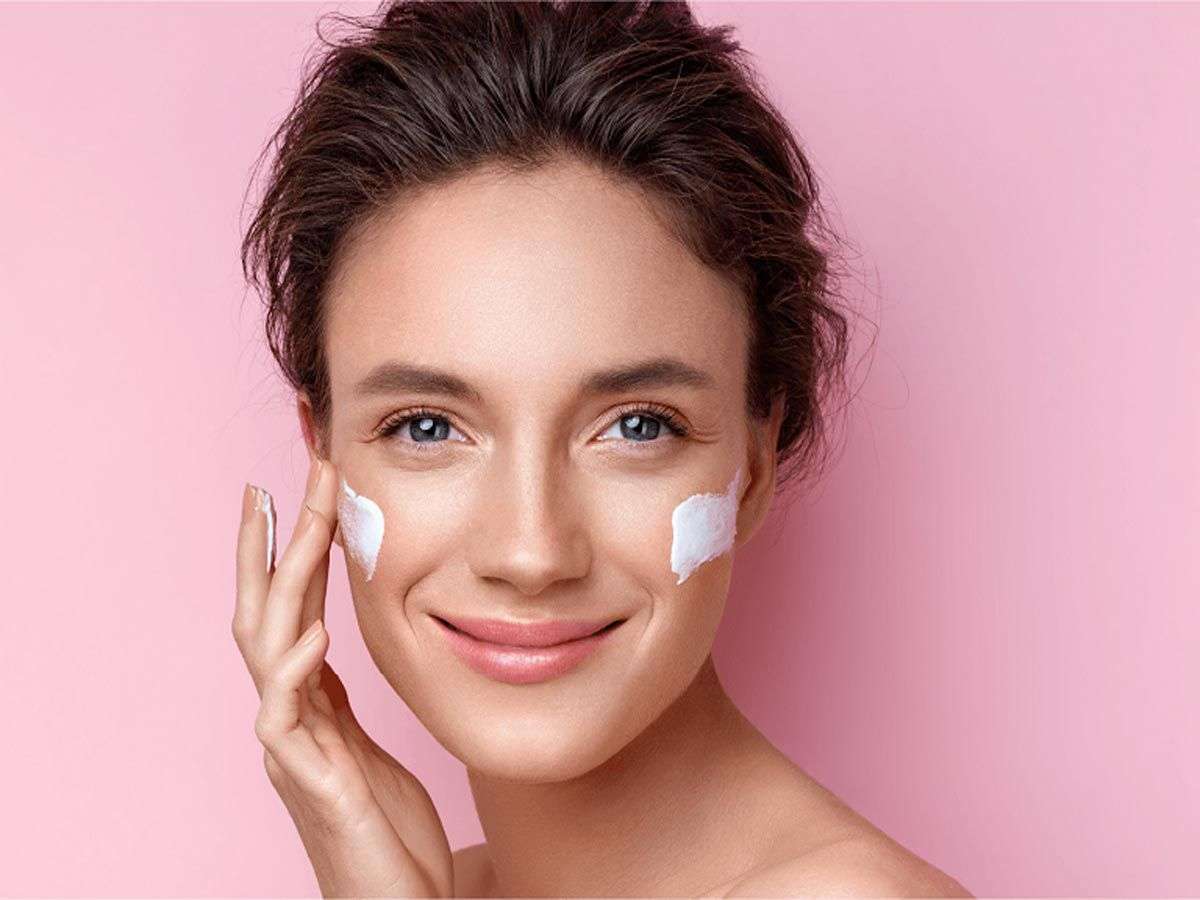 Da nhạy cảm có mụn nên có bảng thành phần lành tính, không chứa hương liệu, cồn khô