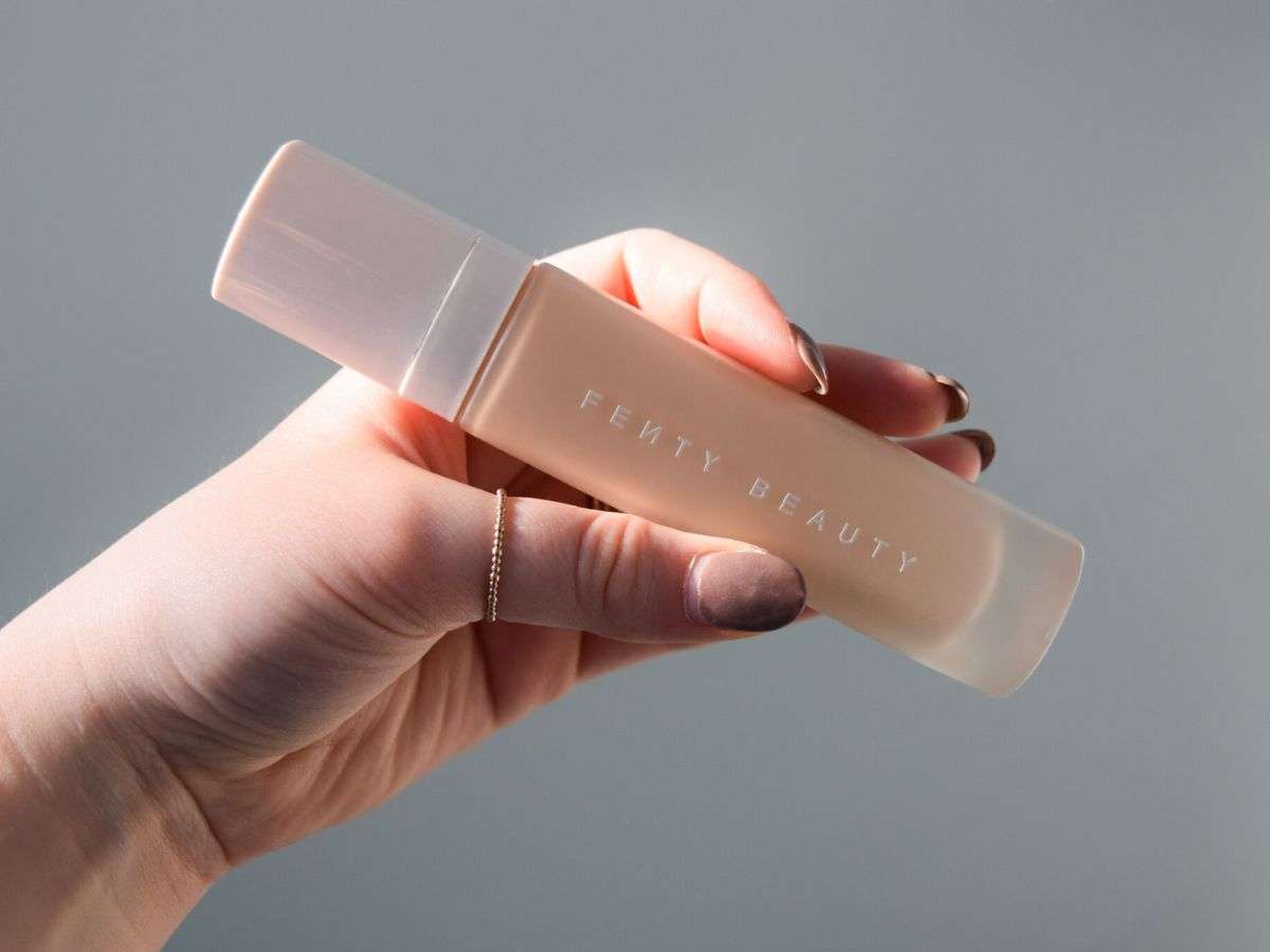 Kem nền cho da mụn Fenty Beauty Pro Filt'r Soft Matte Longwear 
