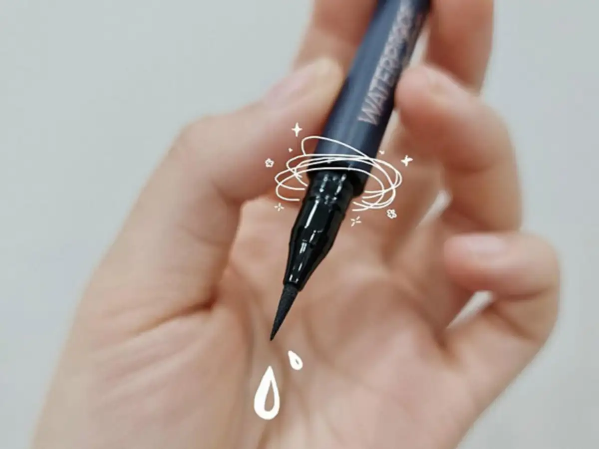 Chuẩn bị bút kẻ mắt phù hợp
