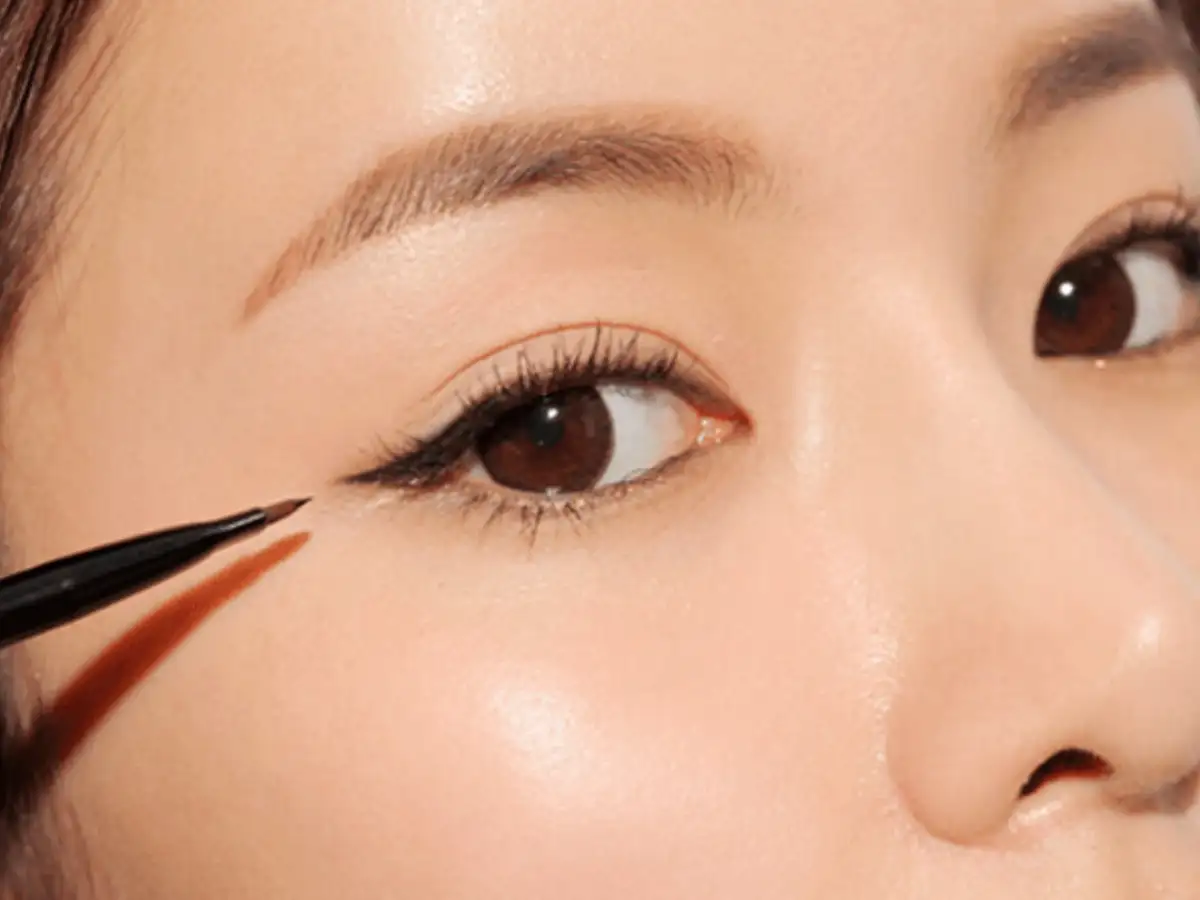 Hoàn thiện đường kẻ mắt