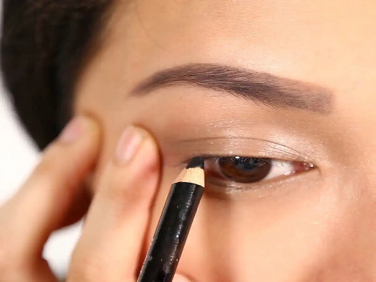 Bút kẻ mắt chì là sự lựa chọn hoàn hảo cho những người mới bắt đầu
