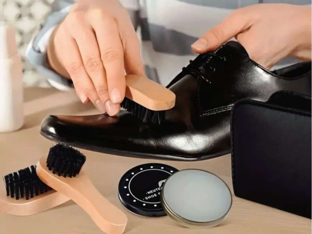 Cách giữ giày tây công sở luôn sạch đẹp, bền màu 