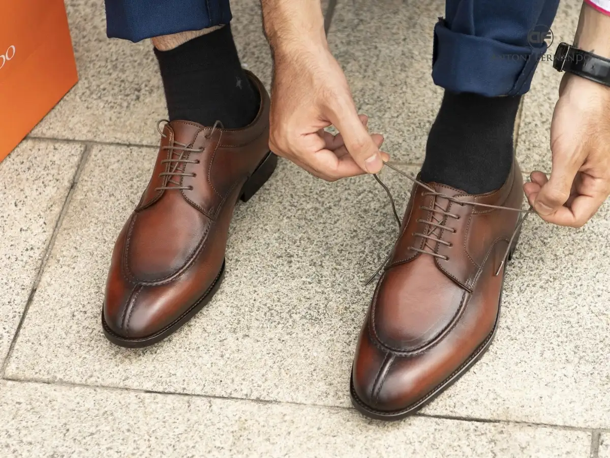 Giày Derby có thể dễ dàng kết hợp với những bộ suit lịch lãm
