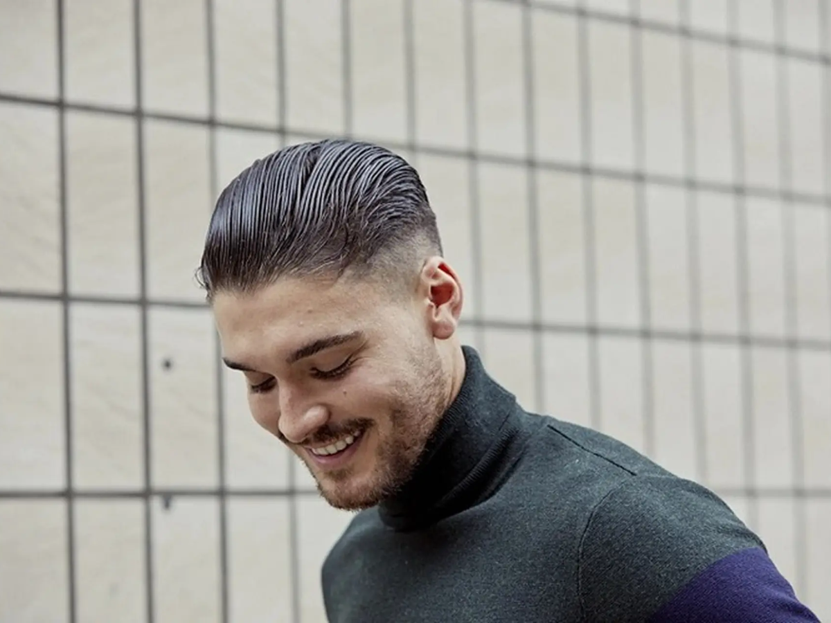 Kiểu tóc Slick Back là lựa chọn tuyệt vời để làm dài khuôn mặt