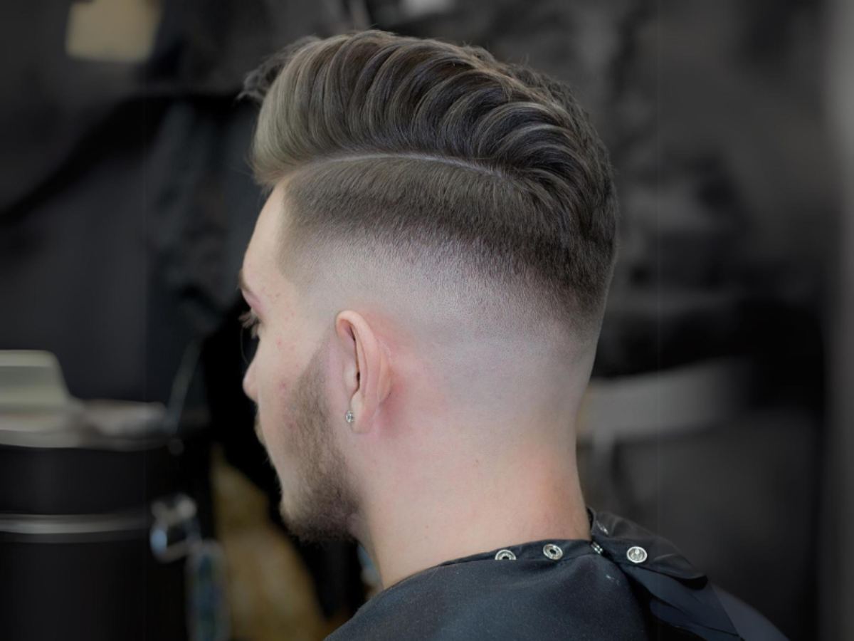 Fade là kỹ thuật cắt tóc chuyển dần độ dài từ rất ngắn hoặc cạo sát ở dưới lên dài hơn ở trên đỉnh đầu