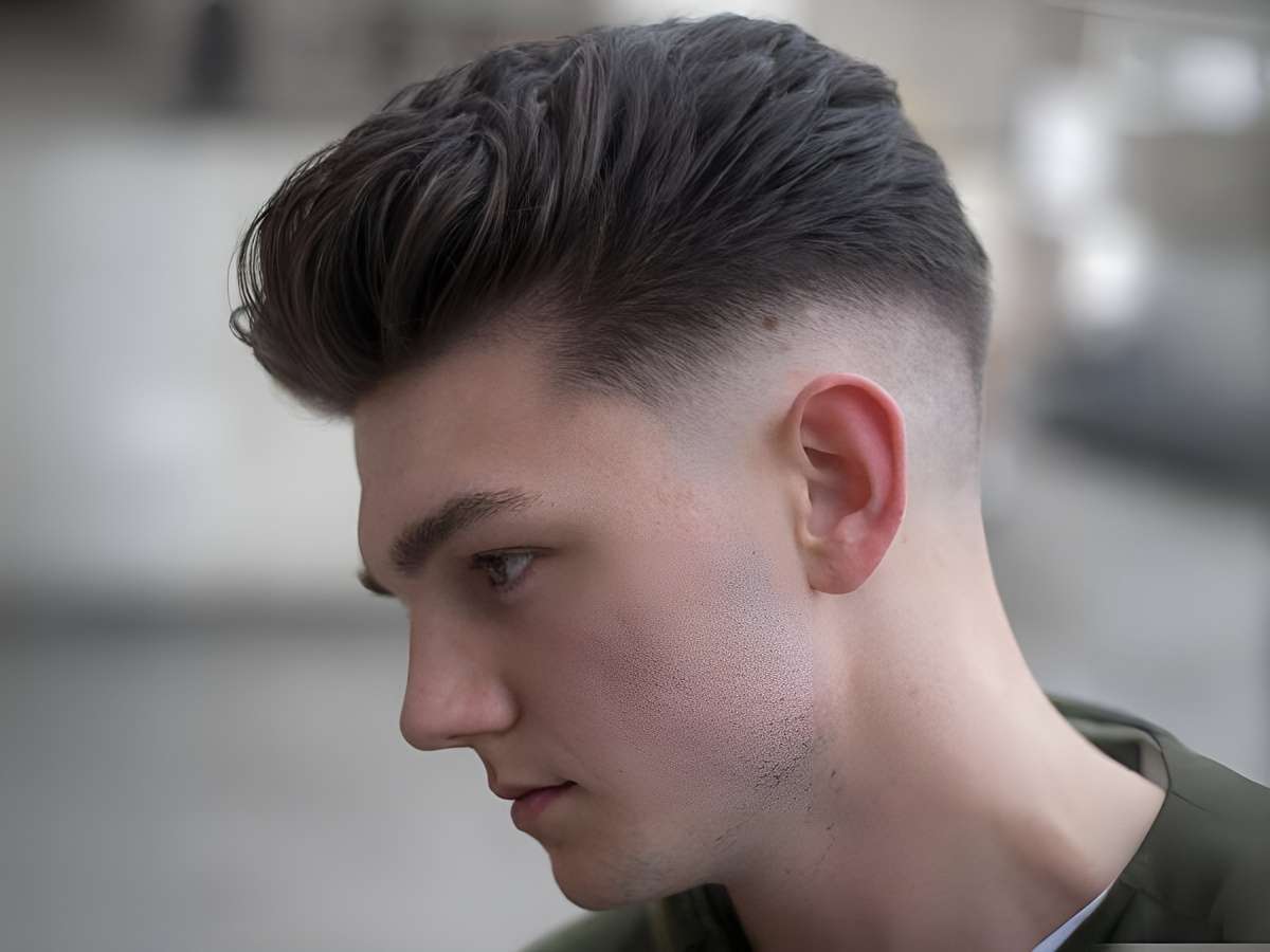 Mohican Pompadour là sự kết hợp tinh tế giữa nét cổ điển của kiểu tóc Pompadour và hiện đại của Mohican