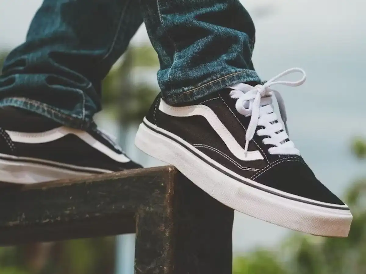 Vans Old Skool có thiết kế đơn giản, bền đẹp và không bao giờ lỗi mốt