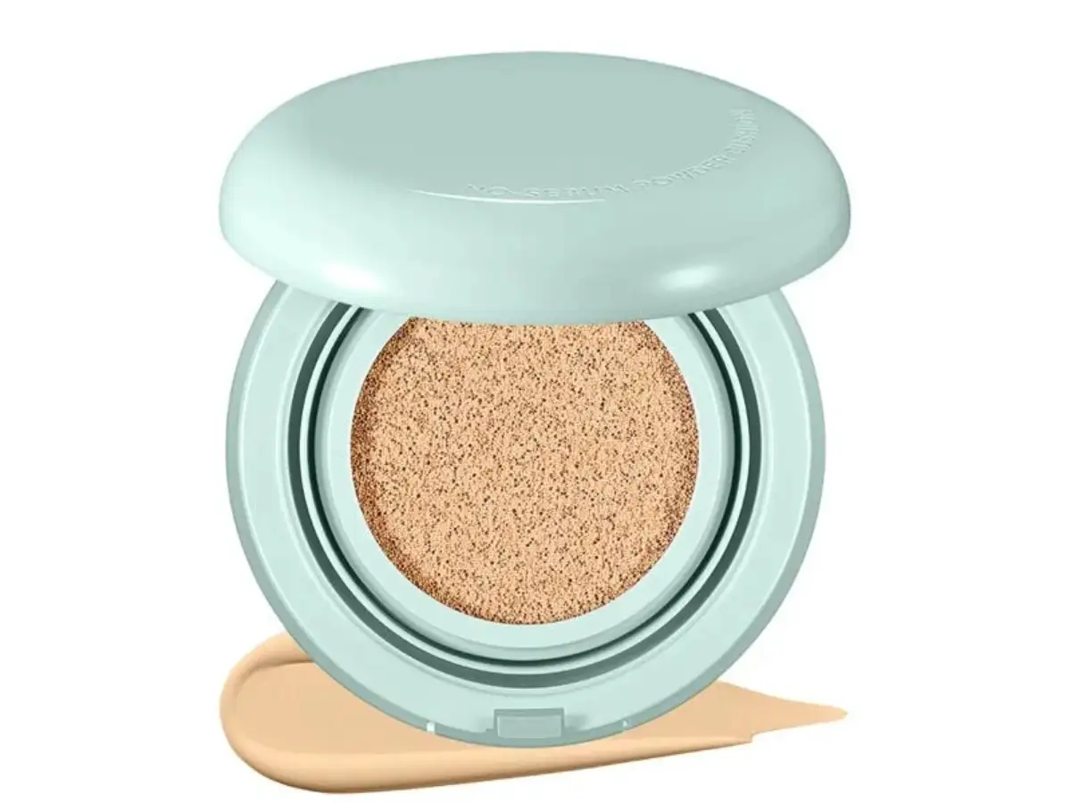 Thiết kế của Innisfree No Sebum Powder Cushion sở hữu tone màu xanh đặc trưng
