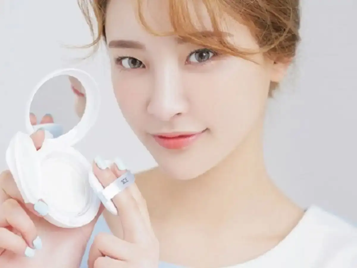 Phấn nước kiềm dầu giúp quá trình trang điểm trở nên dễ dàng hơn