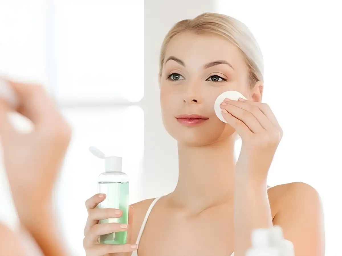 Nếu bạn da dầu, lỗ chân lông to hoặc thường xuyên bị mụn ẩn, BHA chính là bạn đồng hành