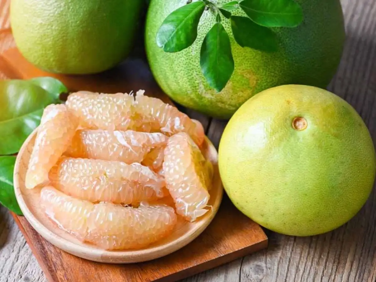 Bưởi hay các loại quả mọng là nguồn chứa vitamin C dồi dào
