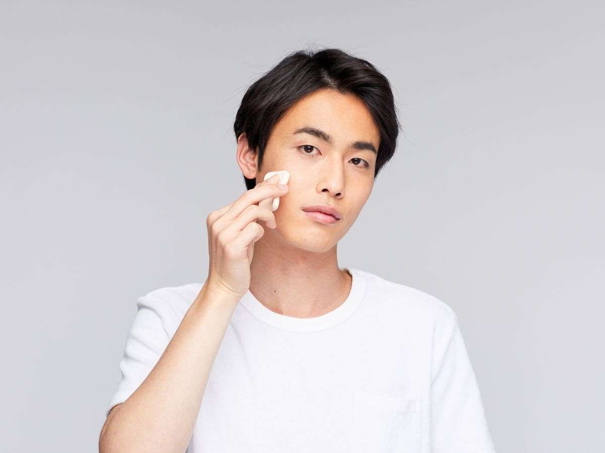 Anh em cũng nên skincare để có lớp makeup hoàn hảo