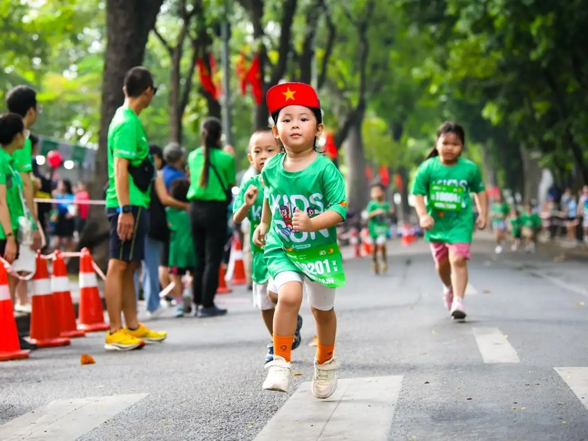 Trẻ em chạy bộ giúp phát triển toàn diện về thể chất