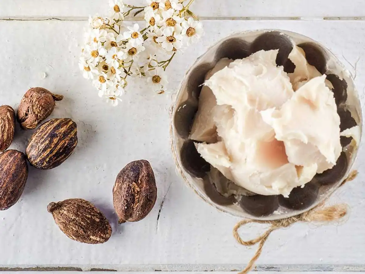 Son màu nude hoặc socola làm từ bột cafe, cacao