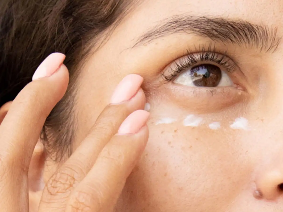 Ngoài ra, bạn cũng có thể sử dụng peptides để củng cố cấu trúc da