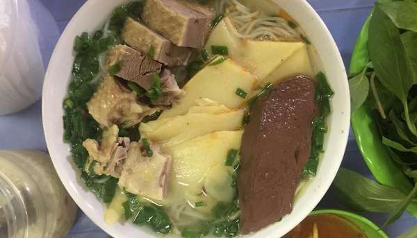 món-ăn-vặt-vỉa-hè-hà-nội