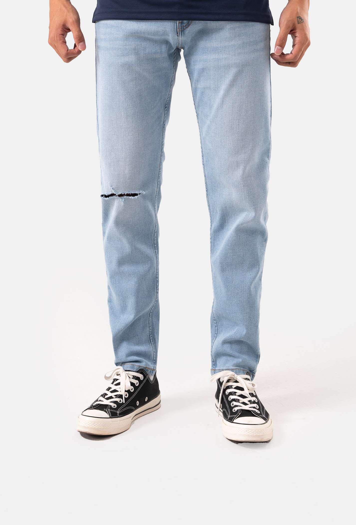Jeans xé gối Basics