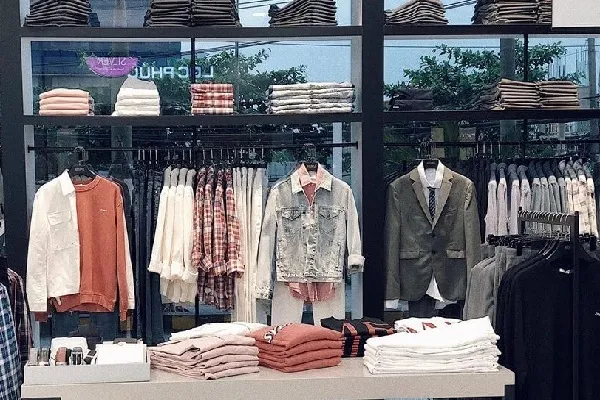 Đa dạng mẫu mã áo thun tại Rin Boutique