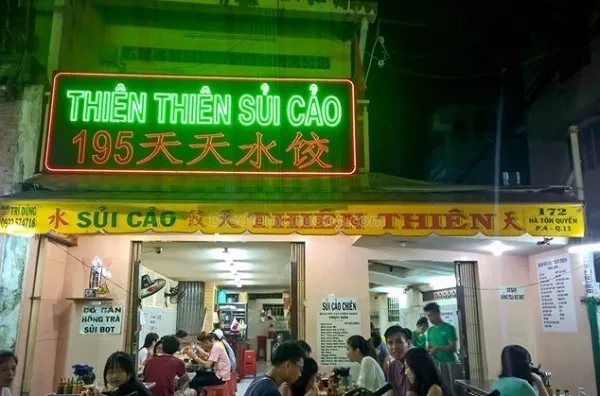 phố-ăn-vặt-sài-gòn-về-đêm