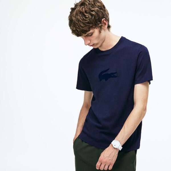 Chiếc áo phông từ thương hiệu Lacoste