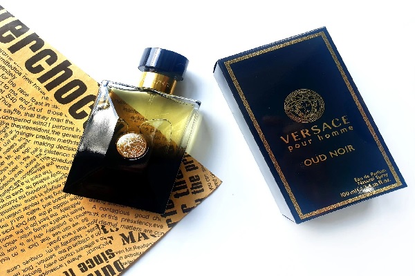 Nước hoa Versace Pour Homme Oud Noir thiết kế ấn tượng