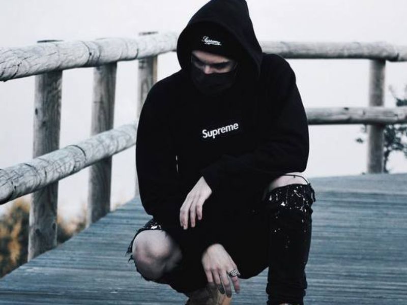 Điểm mặt những shop áo hoodie nam chất lượng không thể bỏ qua