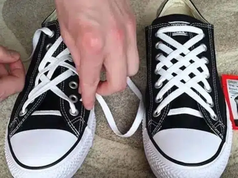 Thắt dây giày Converse kiểu Lattice (mắt cáo)