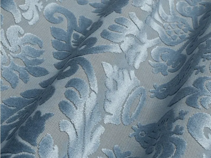 Damask có một lịch sử đa dạng, bắt đầu từ thời kỳ cổ đại Trung Quốc vào khoảng 300 trước Công nguyên.