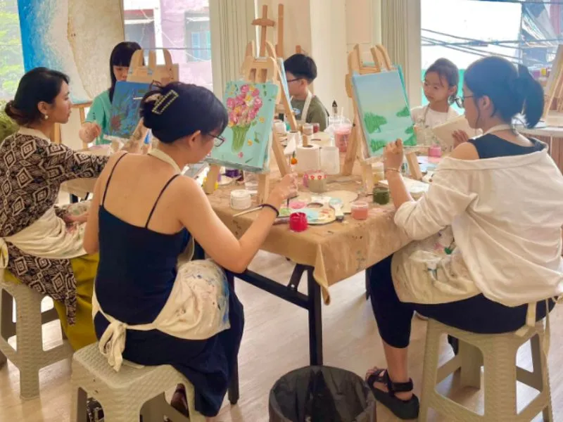 Flower M Art có phục vụ trà và bánh ngọt trong các buổi workshop