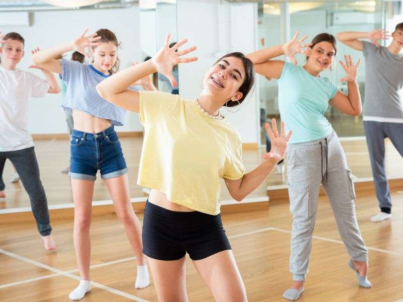 One Life Dance bắt đầu hành trình từ nhóm nhảy đường phố WOW CREW,