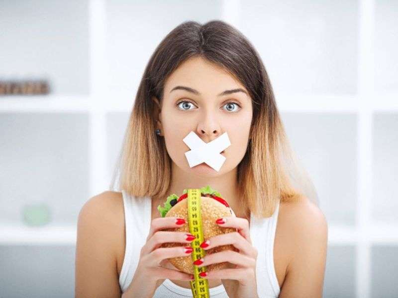 Nhịn ăn kéo dài là phương pháp nhịn ăn liên tục trong vài ngày mà không nạp thực phẩm hoặc chỉ uống nước.