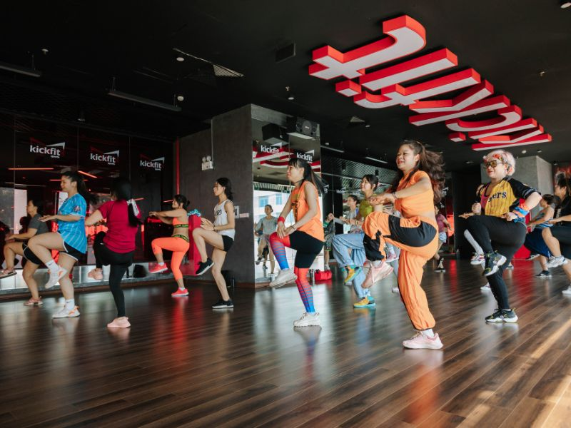 Một lớp học Zumba tại Kickfit Sports