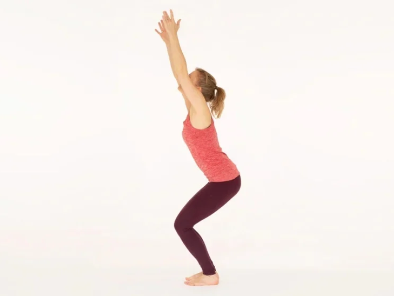 Tư thế ngồi trên ghế - Utkatasana