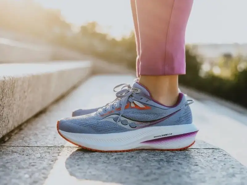 Giày chạy bộ nữ Saucony Triumph 21