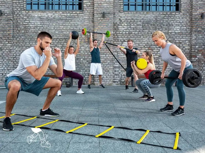 Di chuyển tiến lùi, sang ngang... cũng là bài tập tốt cho boxing