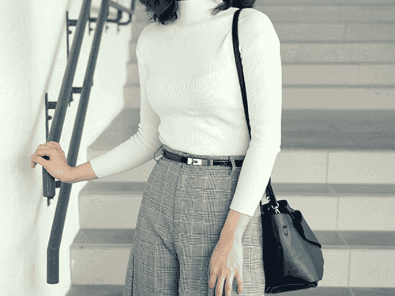 Áo len tăm kết hợp với quần culottes