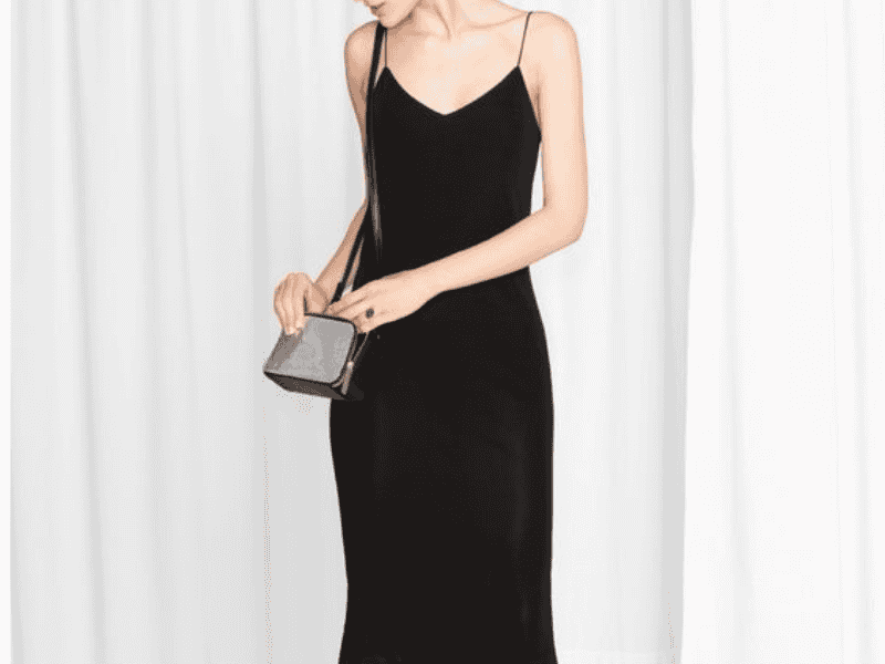 Đầm bodycon lấp lánh kết hợp với giày cao gót