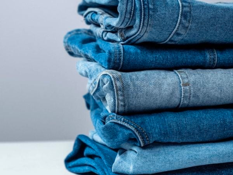 Giải Mã Sự Khác Biệt Giữa Denim Và Jeans