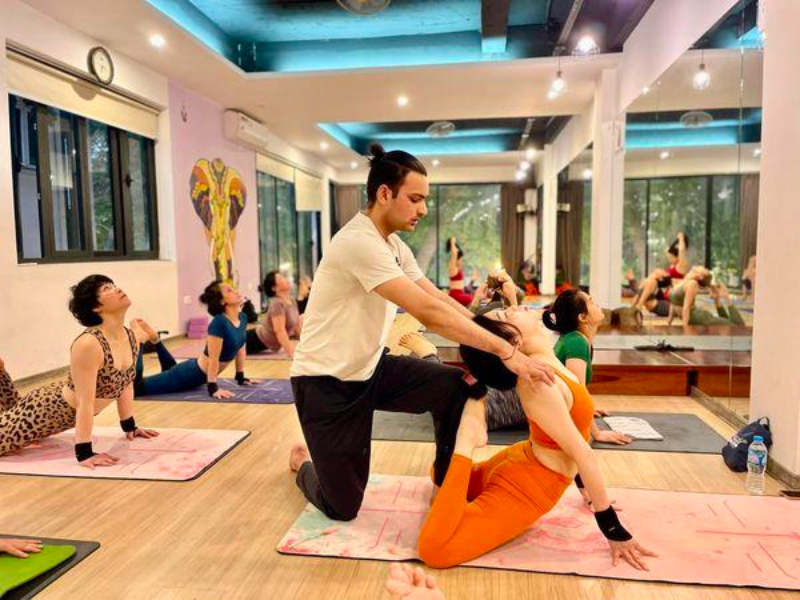 Phòng tập Divine Yoga & Dance Studio quận Cầu Giấy